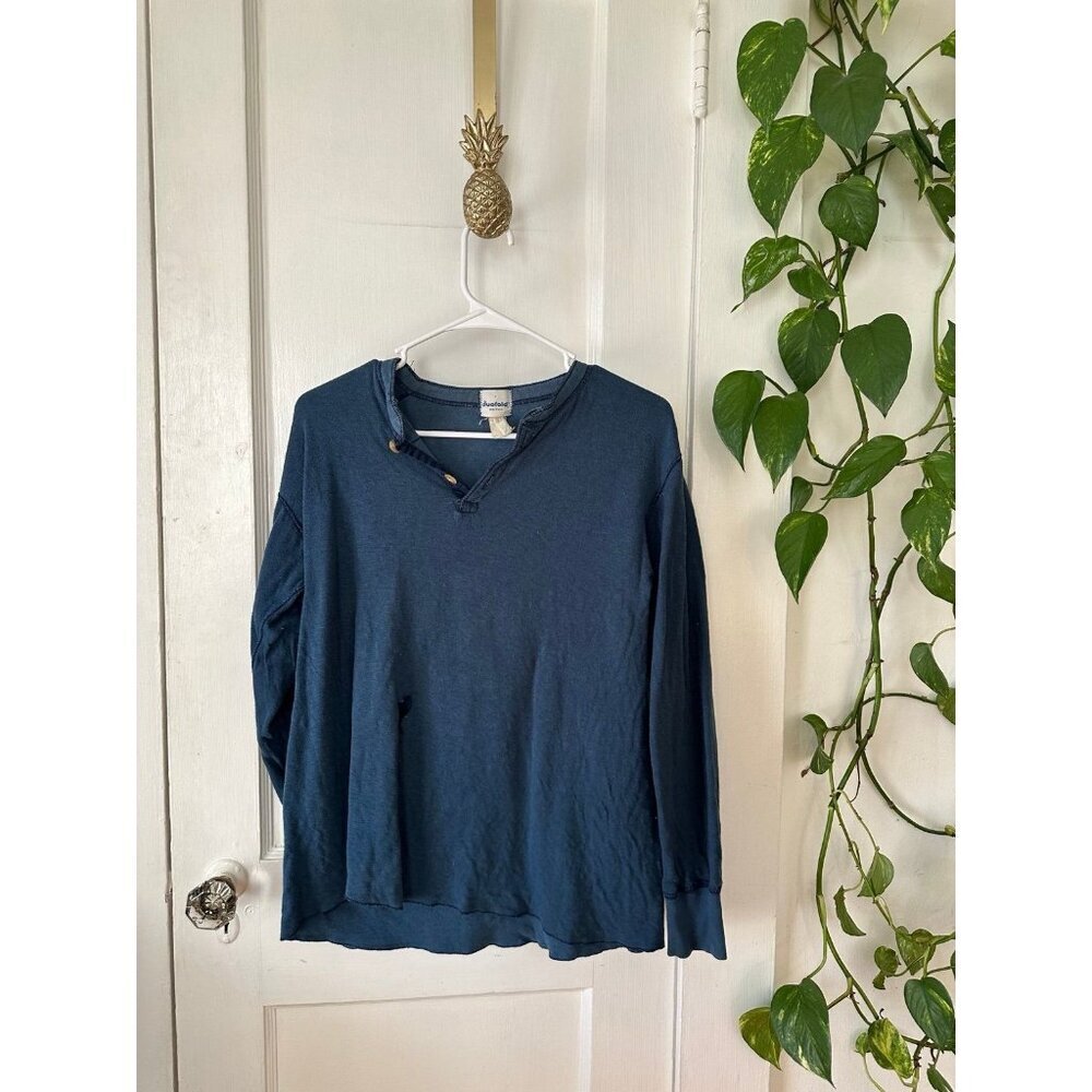 DuoFold men’s size large blue shirt